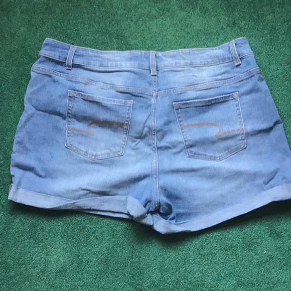 Light wash Denim shorts! Size 18 by Time and Tru - Picture 6 of 7